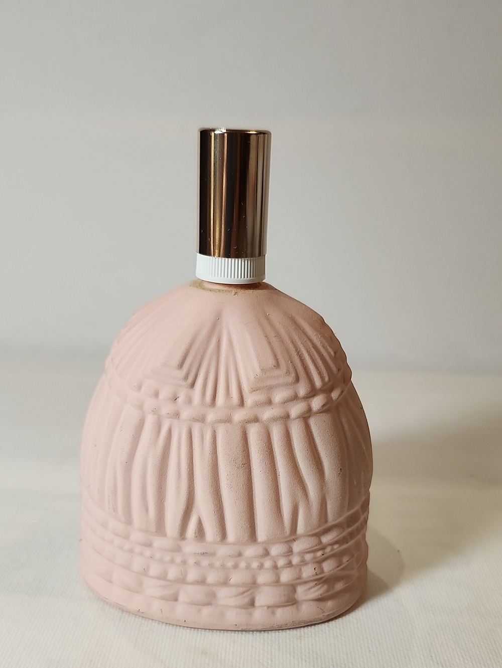 Avon Fashion Figurine Elizabethan Field Flowers Cologne - Pink 4fl Oz(full)